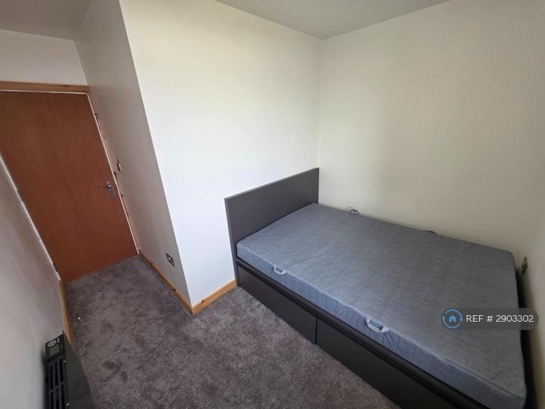 Room Eccles New Road in Salford