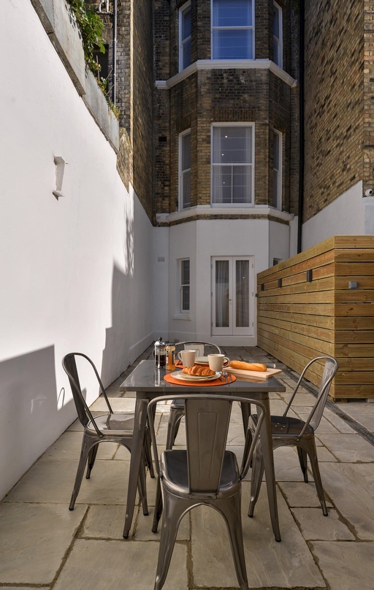 Flat West End Lane in Greater London