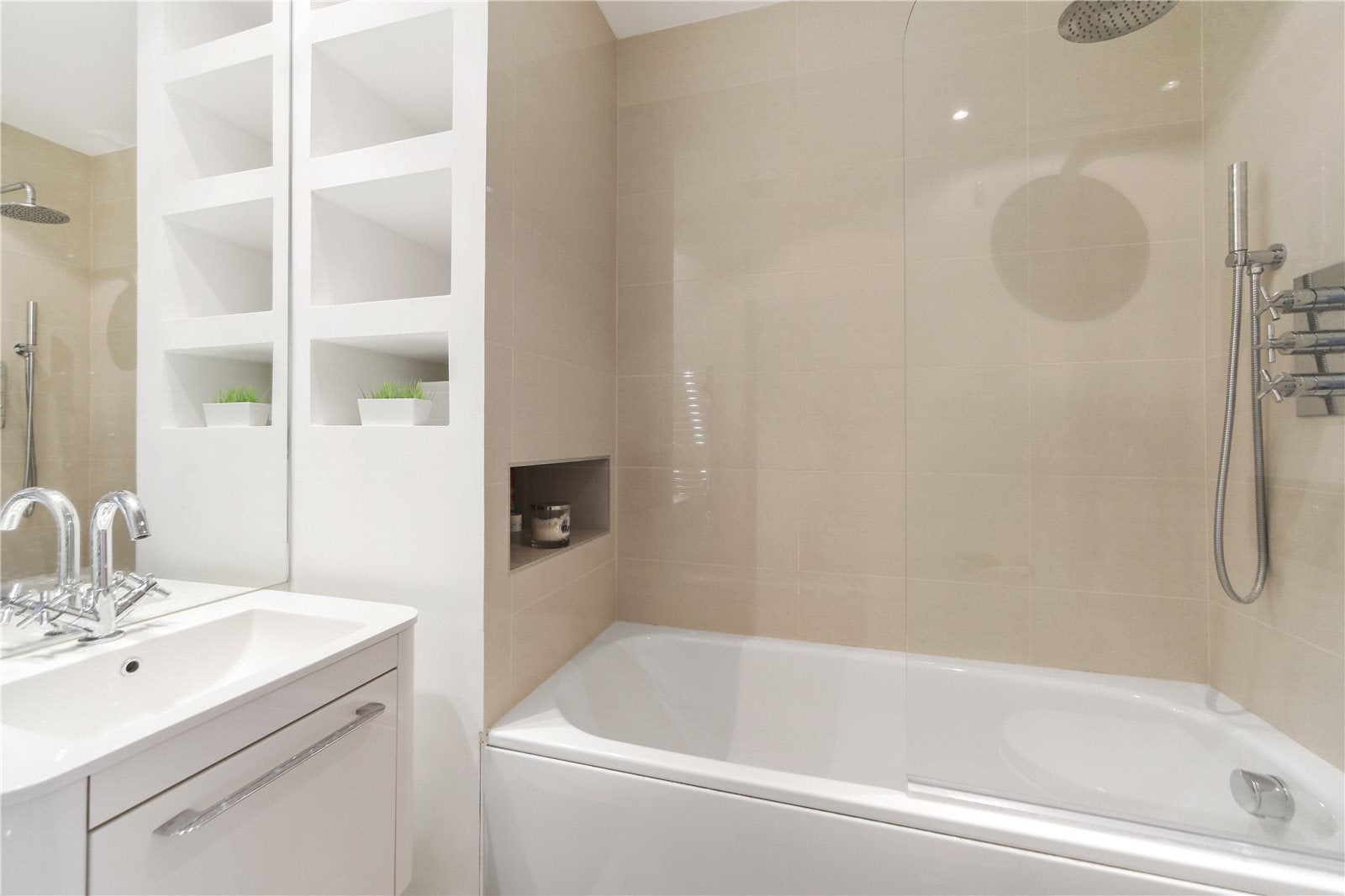 Flat Hawley Road in Greater London
