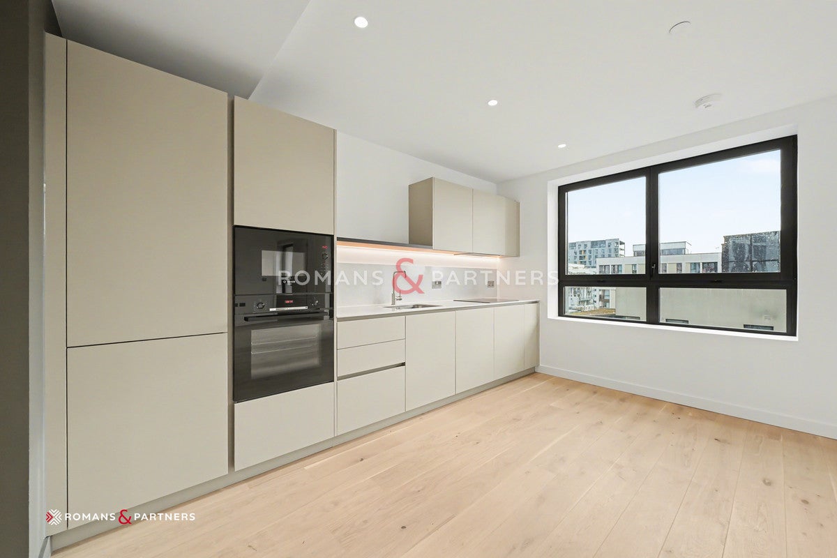 Flat Chandlers Avenue in Greater London