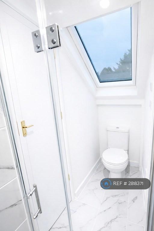 Room Sunningfields Road in Greater London