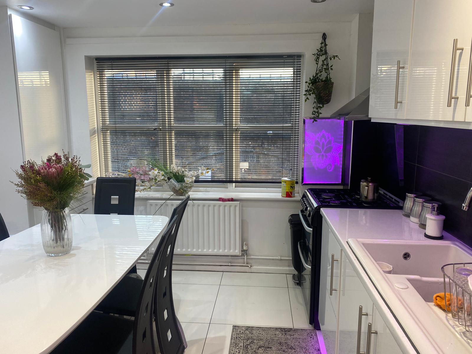Flat Eagling Close in Greater London