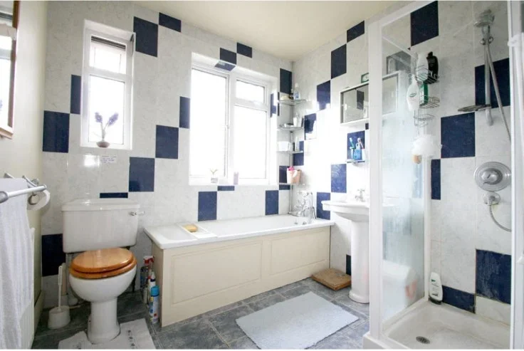 Room Hillcross Avenue in Greater London