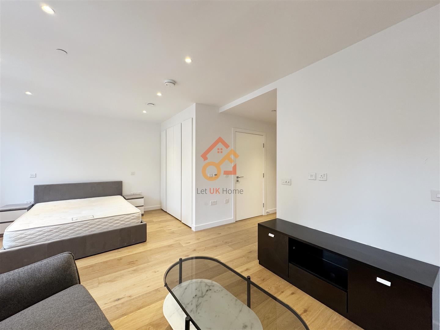 Flat Mount Pleasant in Greater London