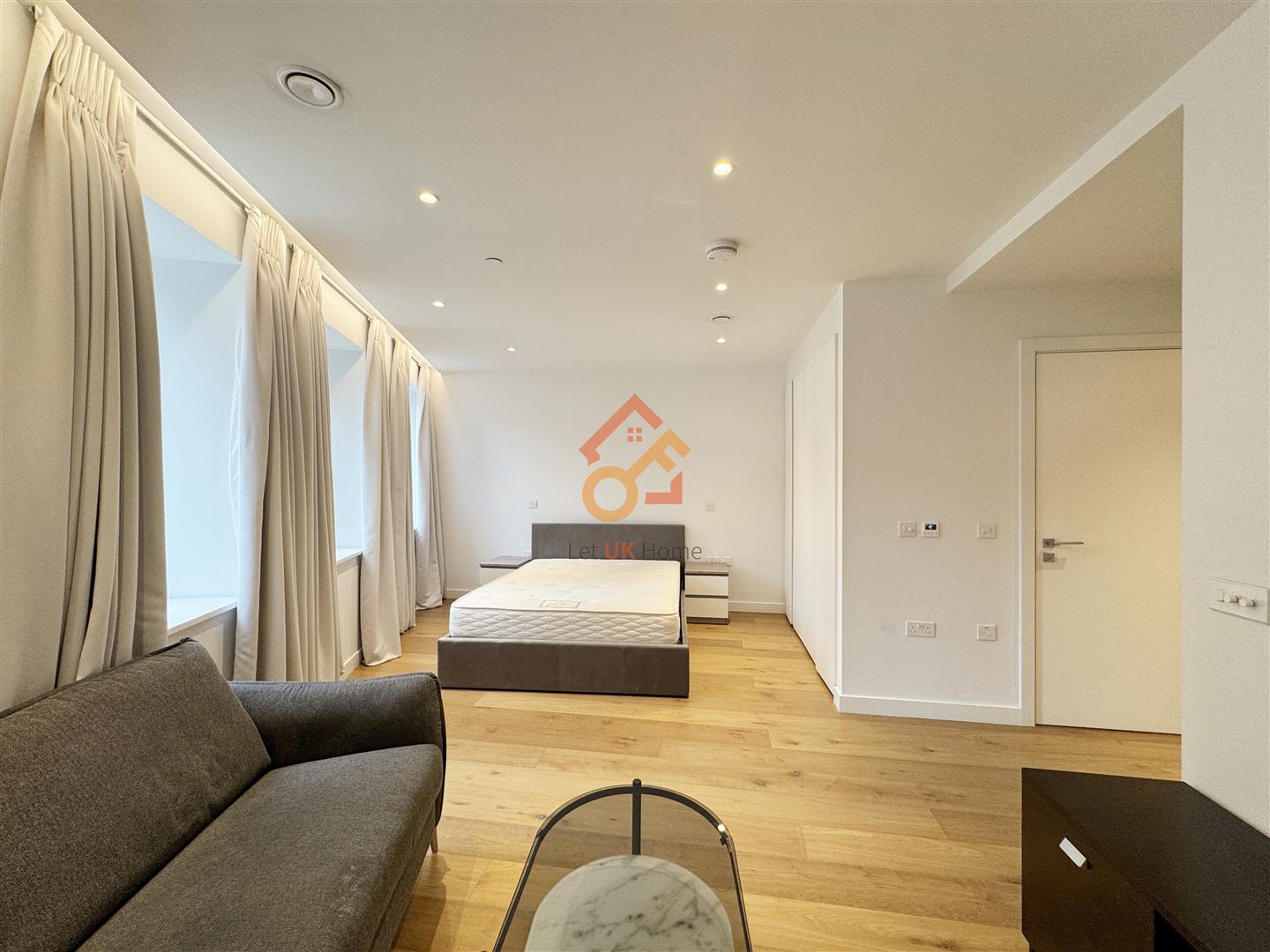 Flat Mount Pleasant in Greater London