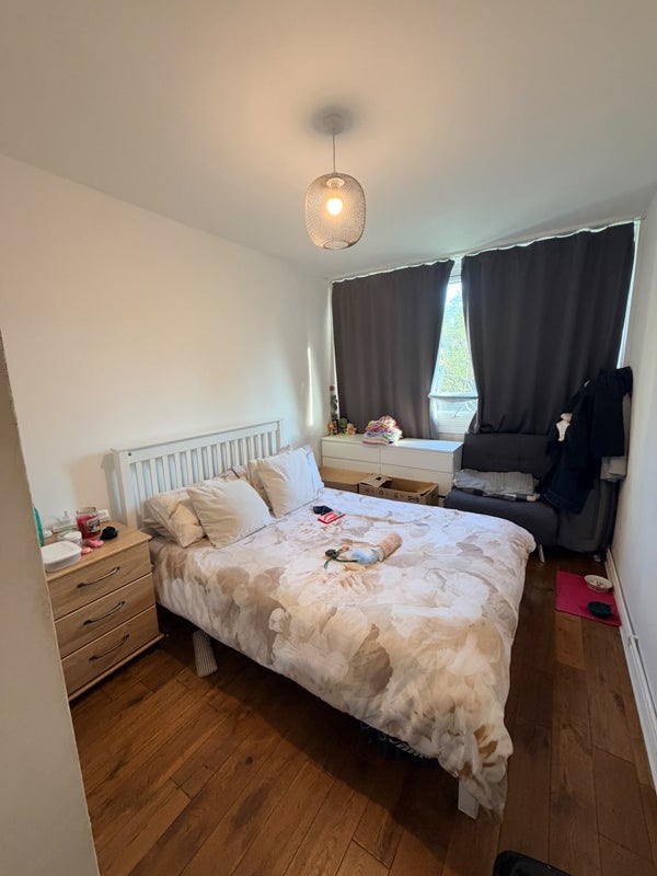Flat Chilton Grove in Greater London
