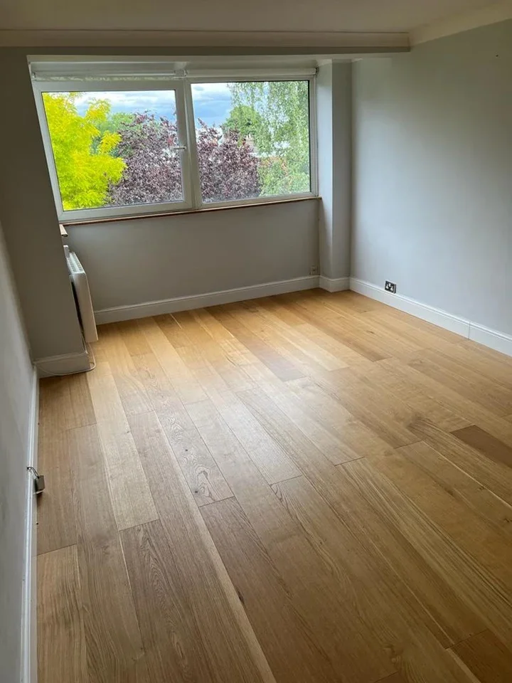 Flat Broomhill Road in Greater London