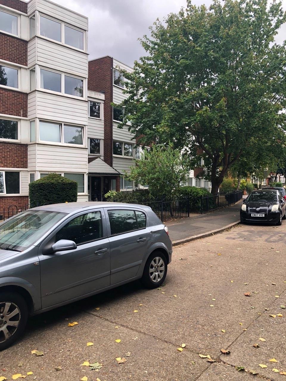 Flat Broomhill Road in Greater London