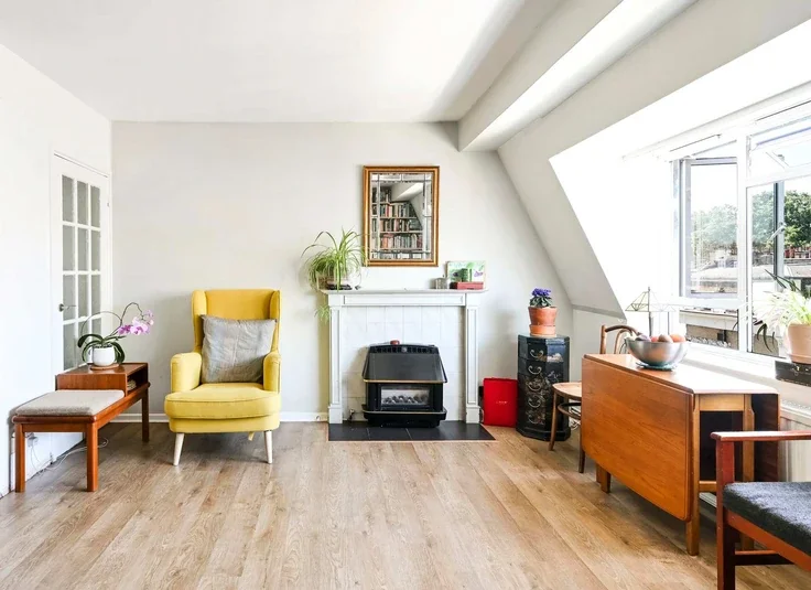 Flat Endsleigh Street in Greater London