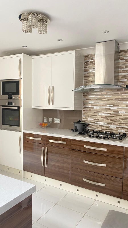 Room Fairland Road in Greater London
