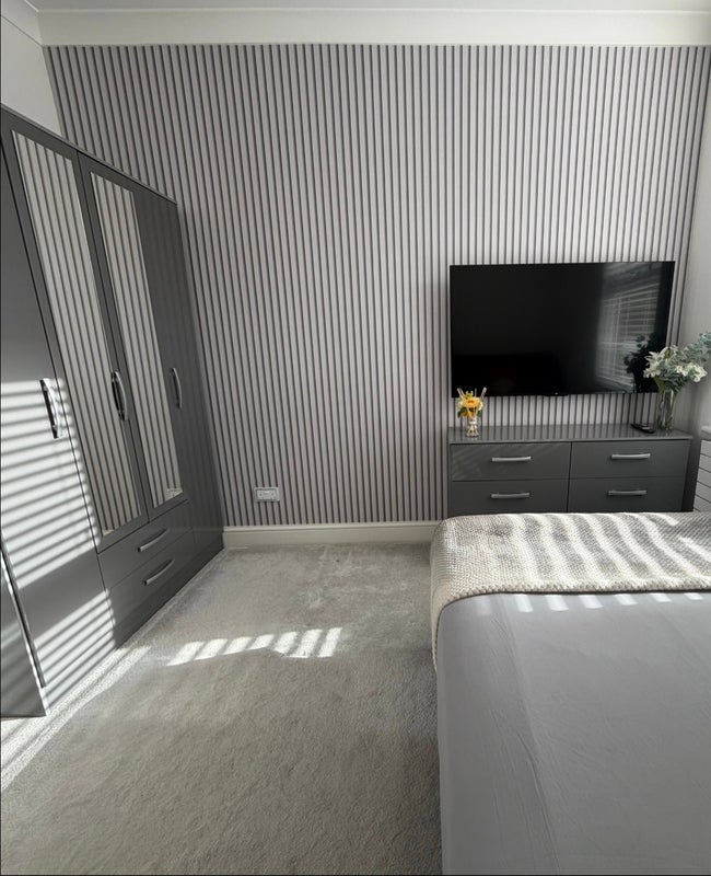 Room Fairland Road in Greater London