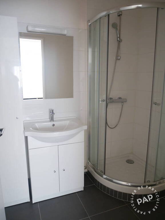 Flat Rue Antoinette Fouque in Paris