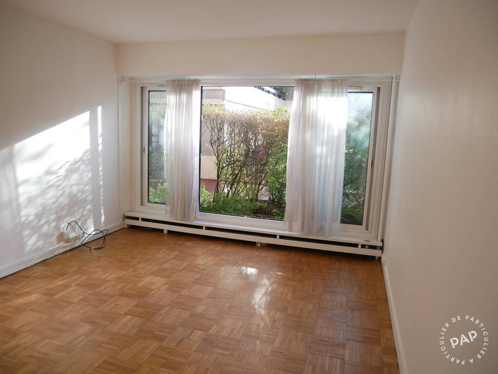Flat Rue Antoinette Fouque in Paris
