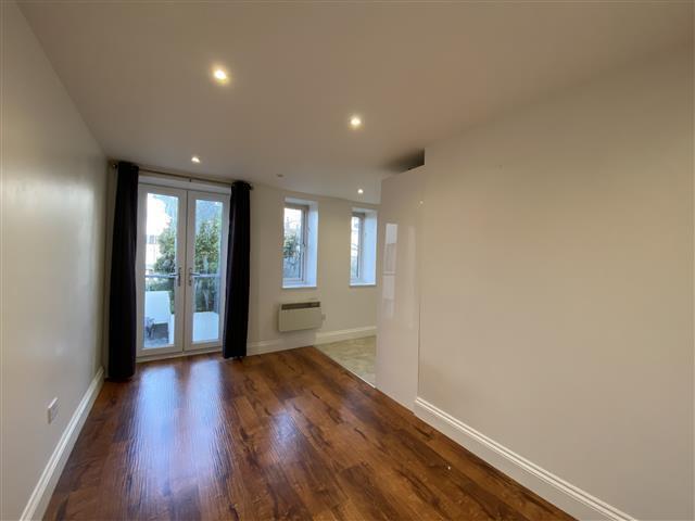 Flat Walton Street in Aylesbury