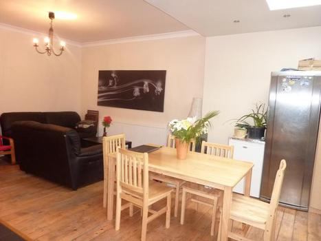 Room Deans Road in Greater London