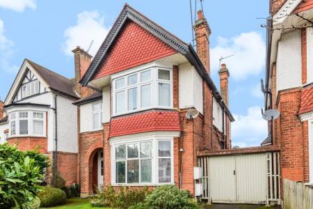 Flat Effingham Road in Walton on Thames
