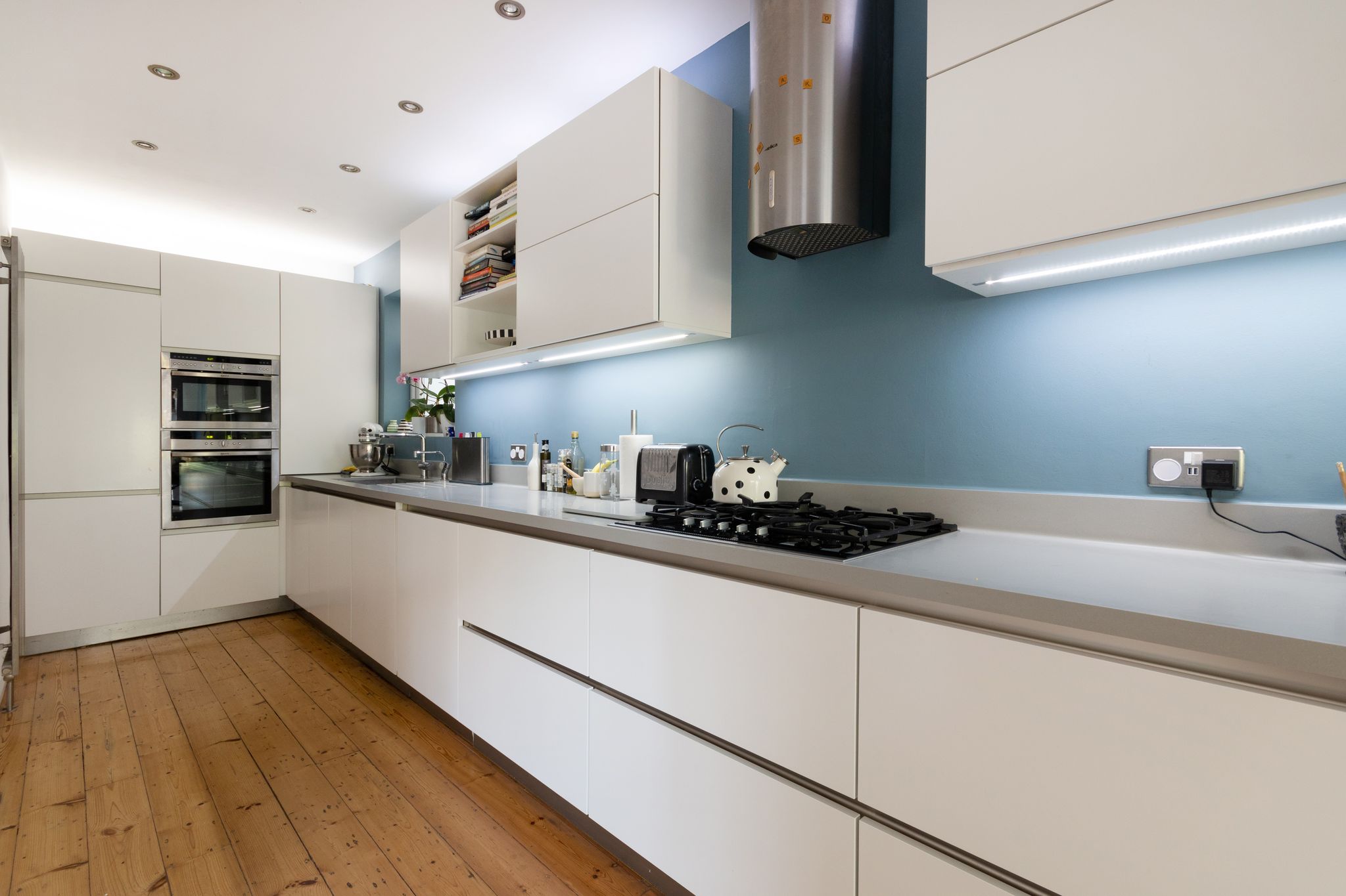 Flat Thornton Avenue in Greater London