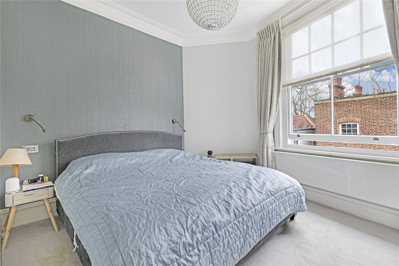 Flat Pond Square in Greater London