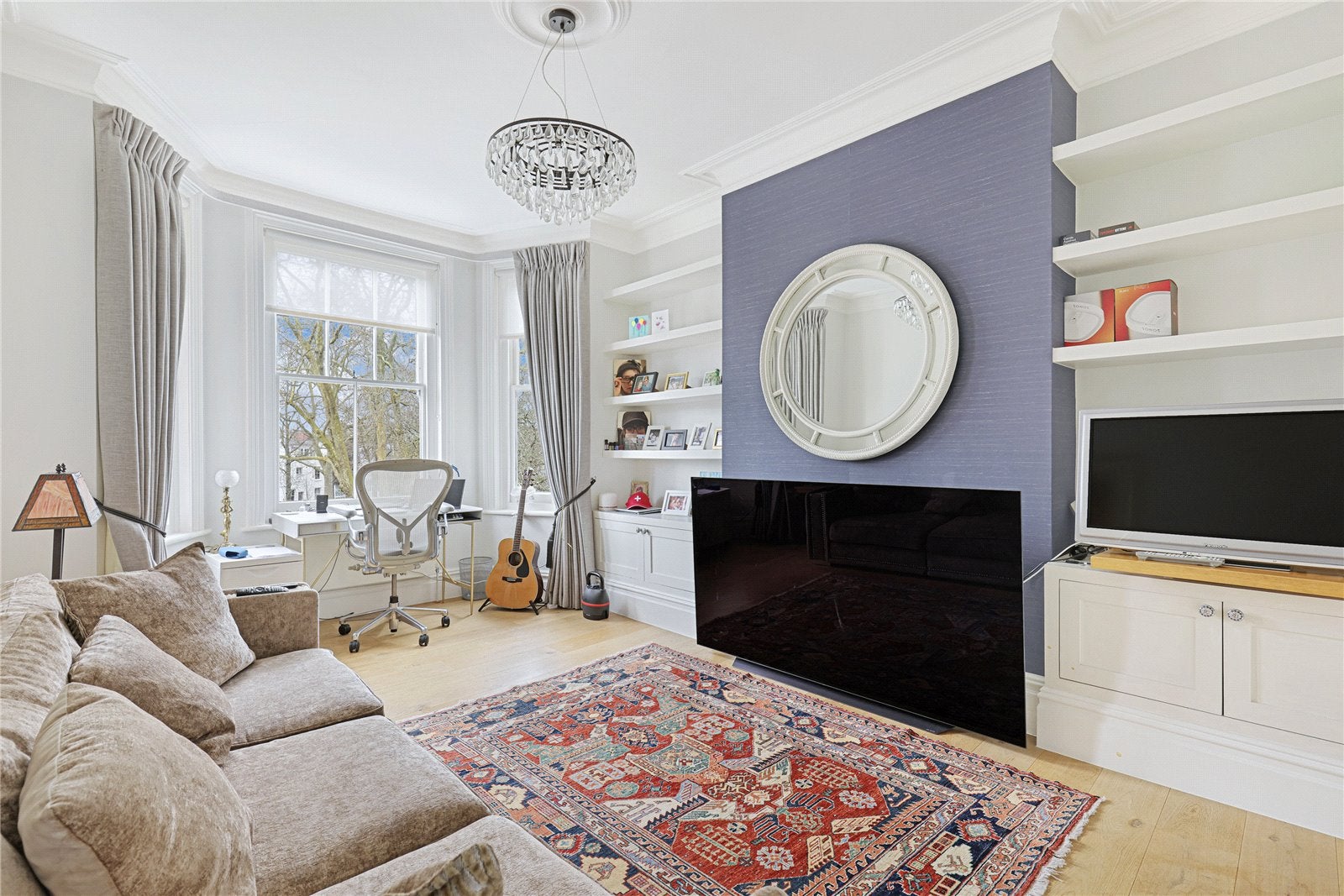 Flat Pond Square in Greater London