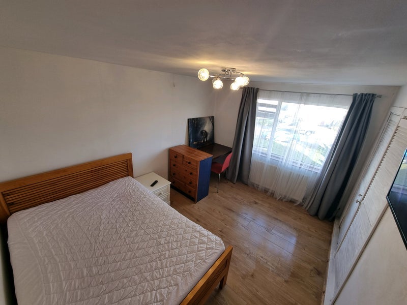 Room Milburn Crescent in Chelmsford