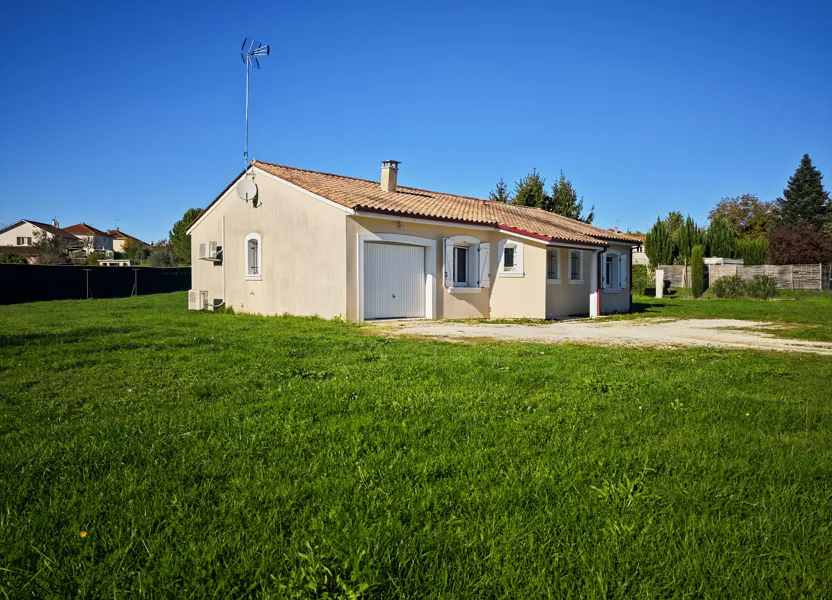 House Place Eugène Le Roy in Neuvic