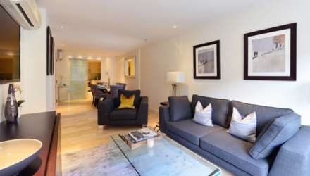 Flat Kensington High Street in Greater London