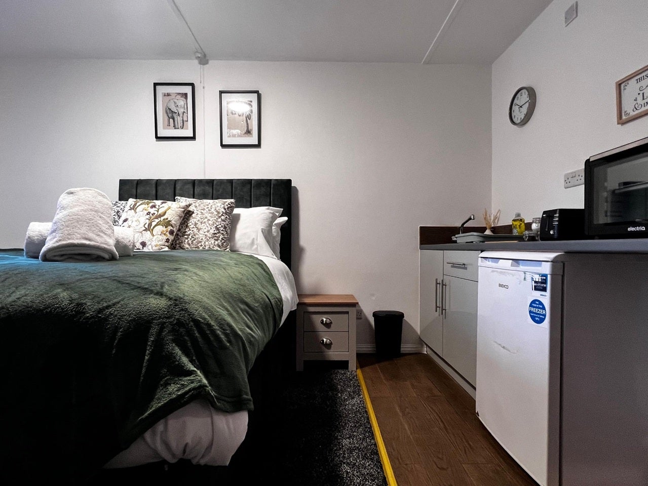 Flat Whitwood Lane in Wakefield