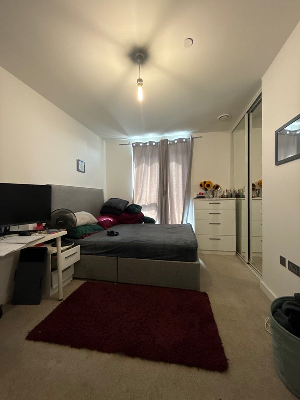 Room Larkwood Avenue in Greater London