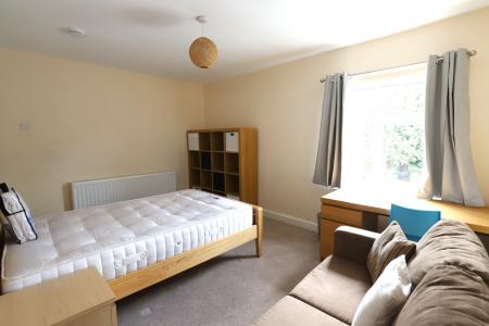 Room Shaw Street in Newcastle-under-Lyme