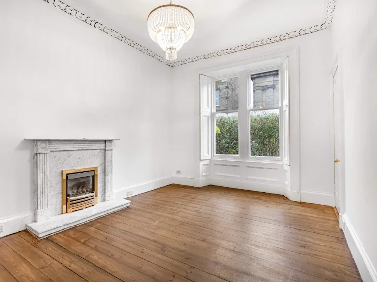 Flat Saxe-Coburg Street in City of Edinburgh