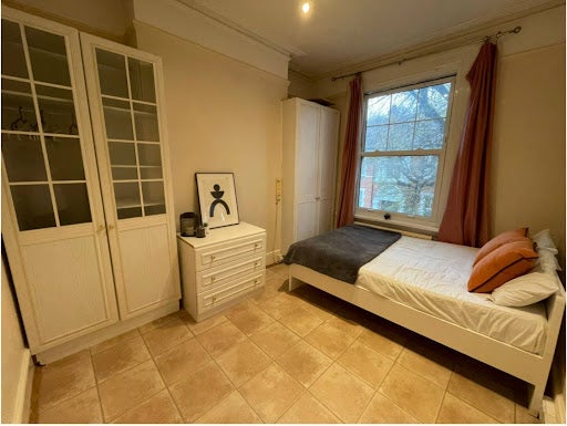 Room College Road in Greater London