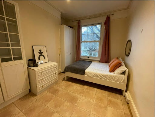 Room Northcote Avenue in Greater London