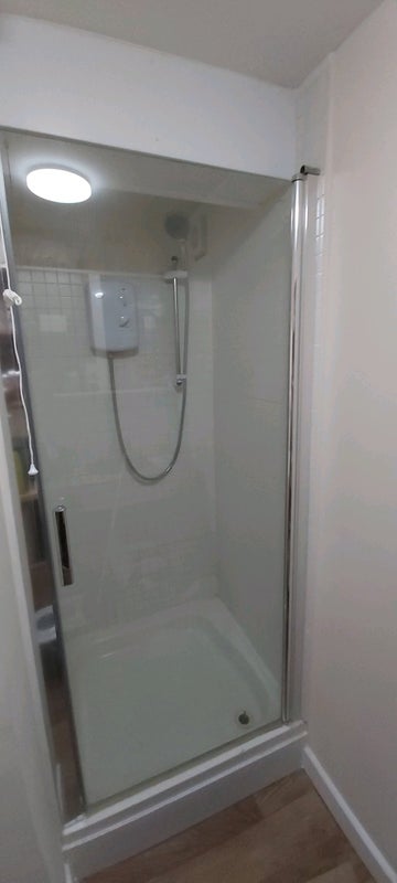 Room Cowley Close in Metropolitan Borough of Solihull
