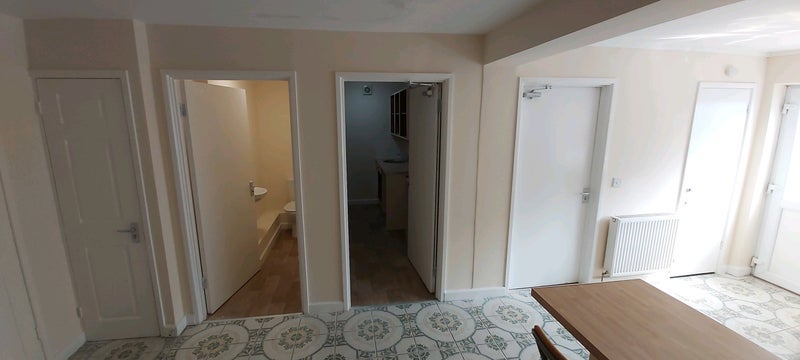 Room Cowley Close in Metropolitan Borough of Solihull