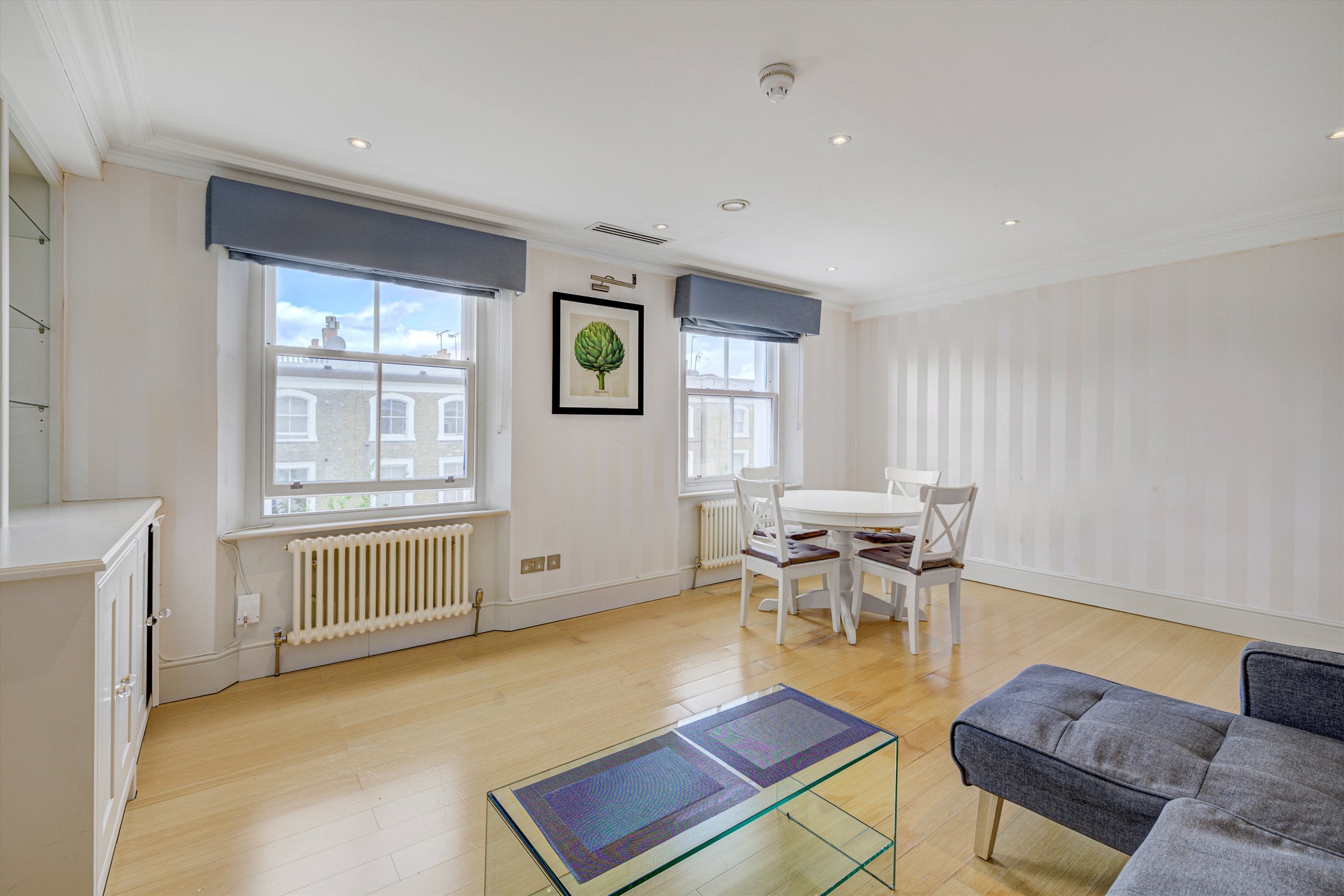 Flat Cathcart Road in Greater London