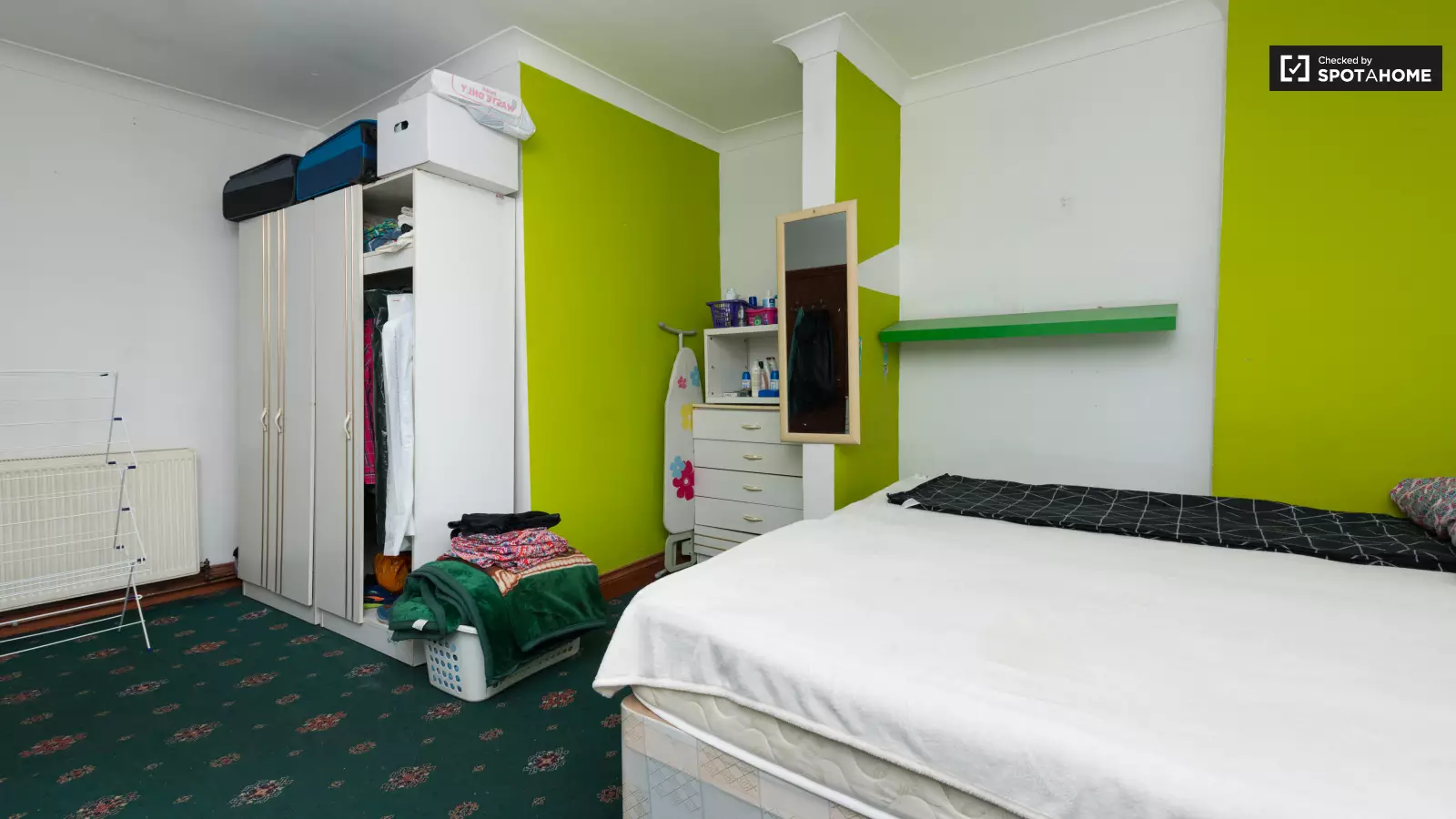Room Willesden Lane in Greater London