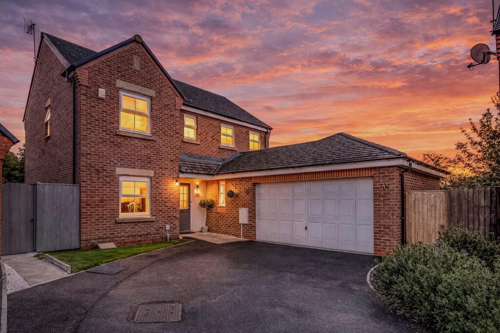 House Dam Wood Close in Chorley
