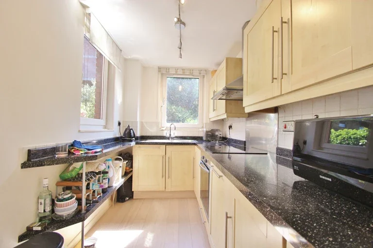 Flat Hammersmith Road in Greater London