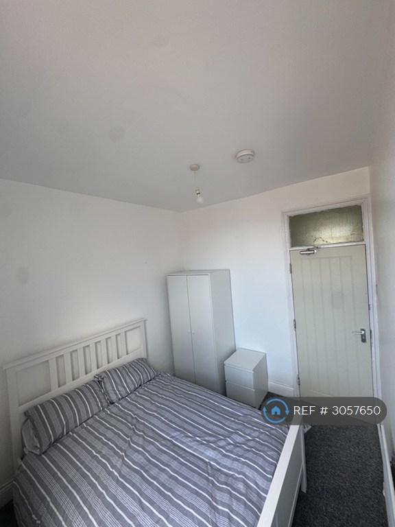 Room Strathmore Crescent in Newcastle upon Tyne