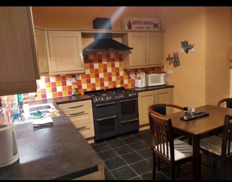 Room Paisley Road West in Glasgow