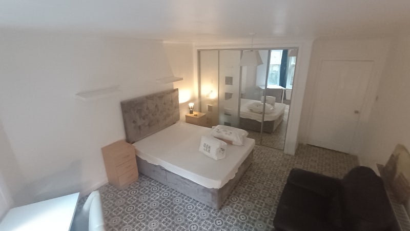 Room Paisley Road West in Glasgow