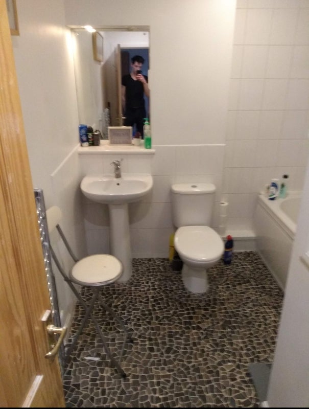 Room Paisley Road West in Glasgow