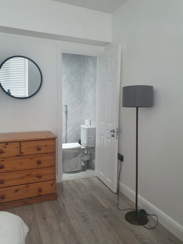 Room Woodhouse Road in Greater London