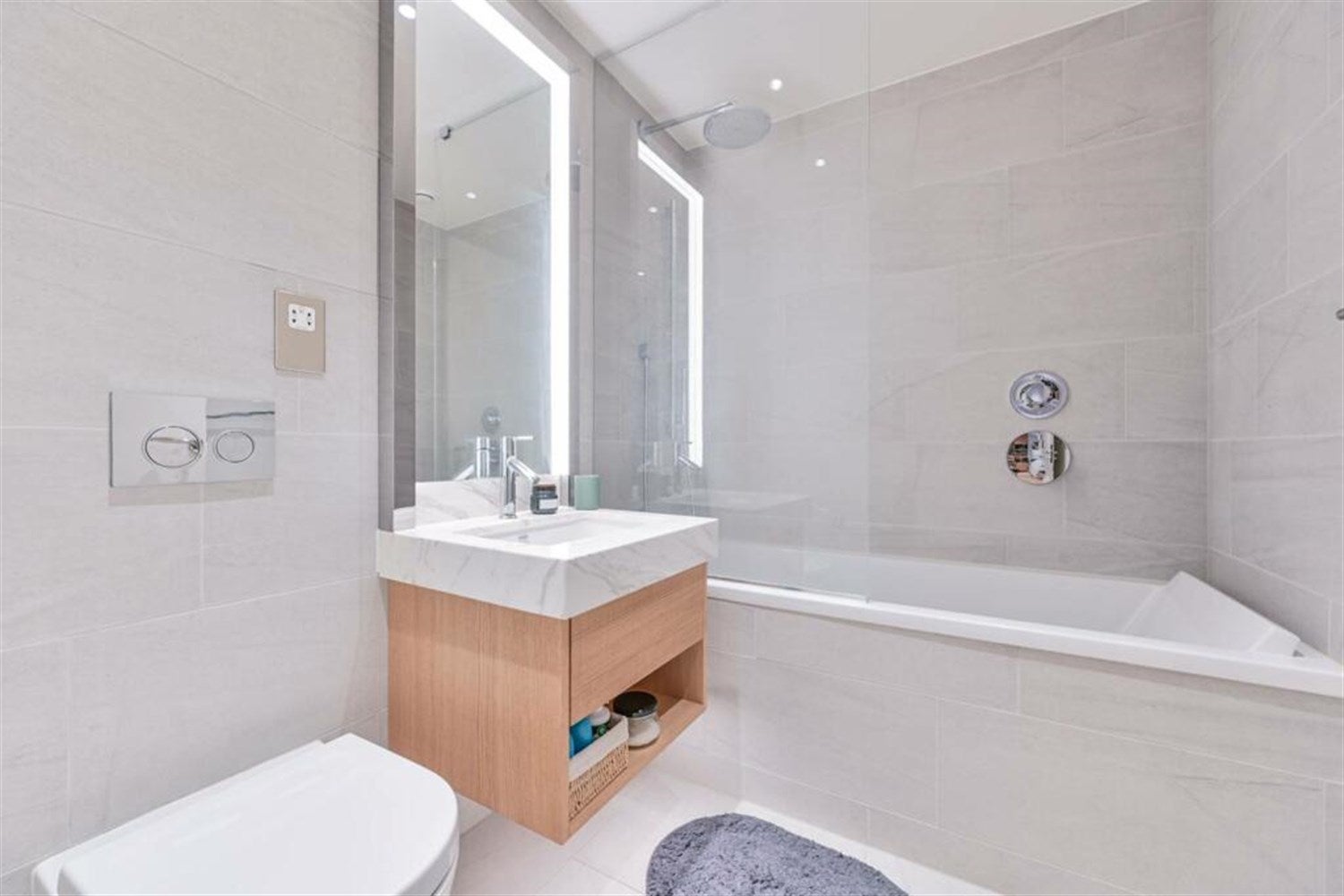 House Leman Street in Greater London