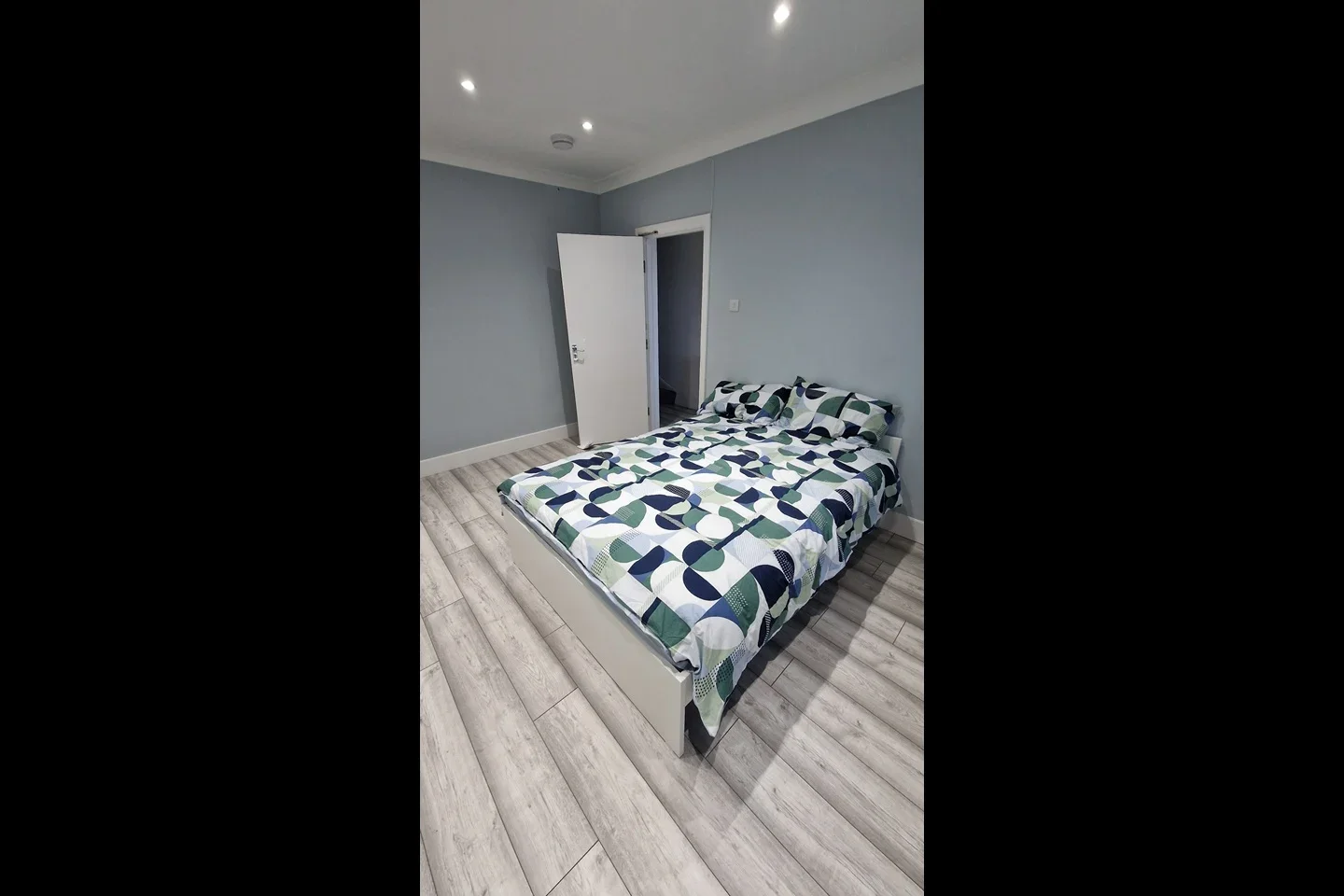 Room Gilbert Road in Greater London