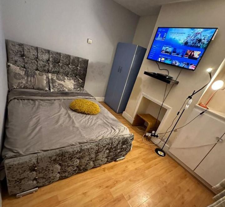 Room Princess Road in Greater London