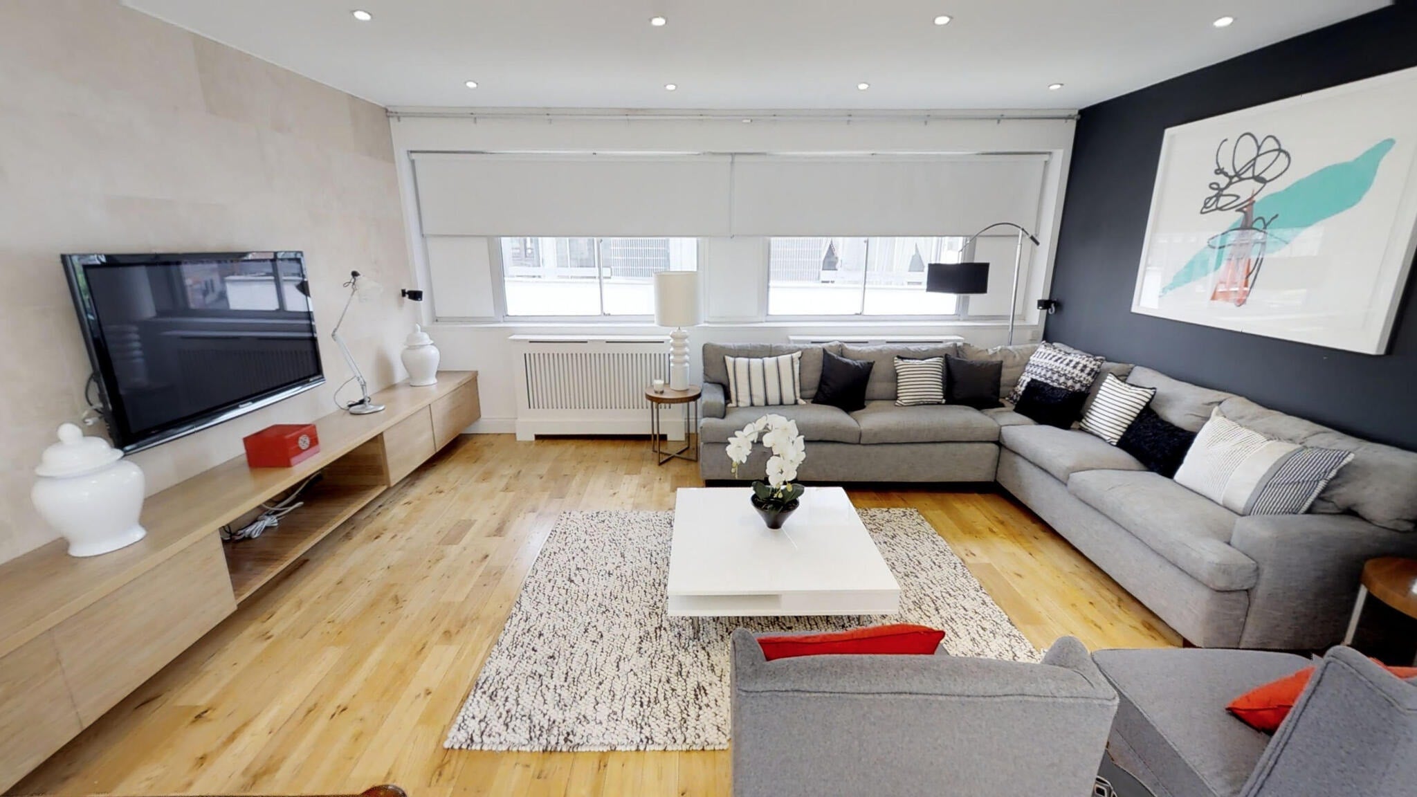 House Holmdene Avenue in Greater London