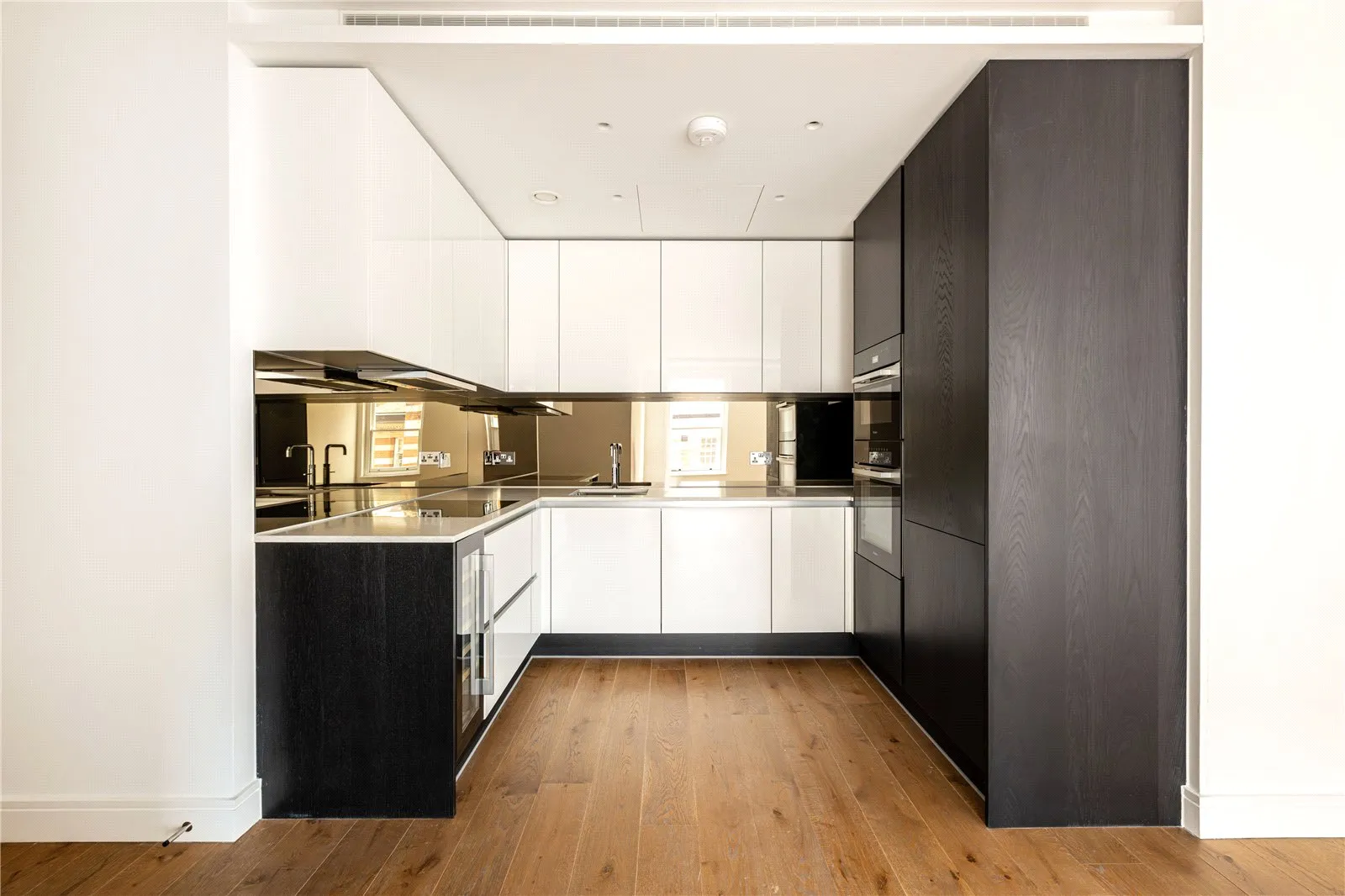 Flat Bayswater Road in Greater London