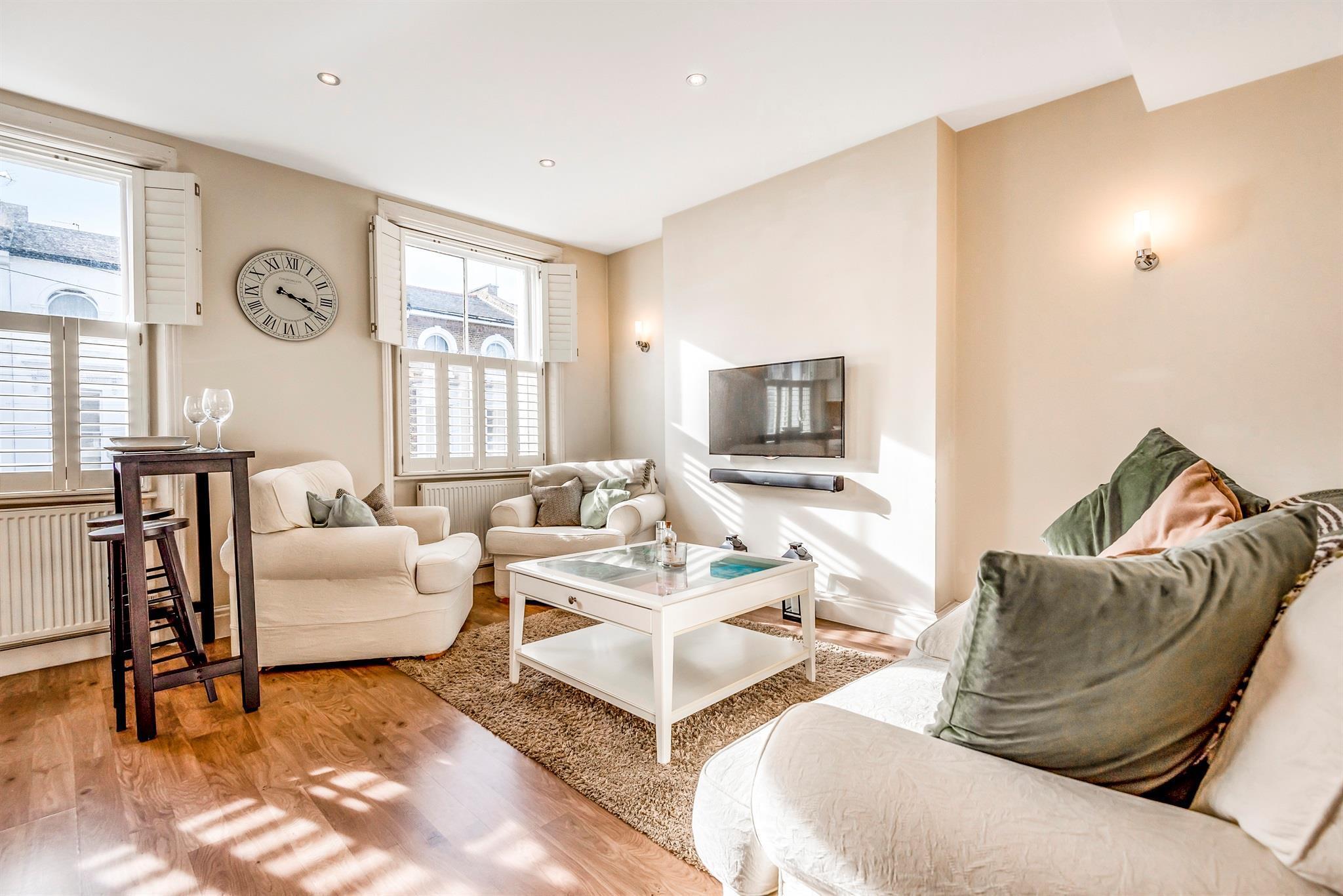 Flat Woodstock Grove in Greater London