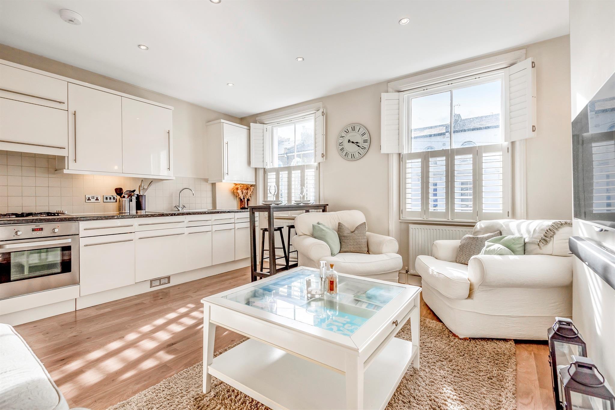 Flat Woodstock Grove in Greater London